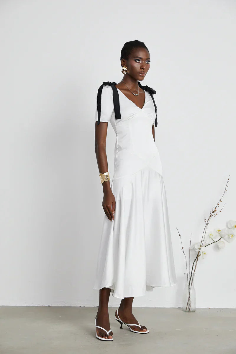 Vestido Longo Elegante  Laços e Decote em V