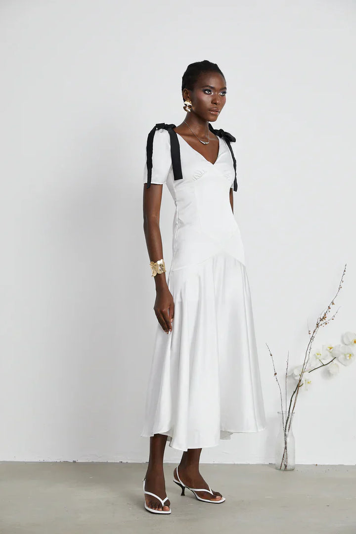 Vestido Longo Elegante  Laços e Decote em V