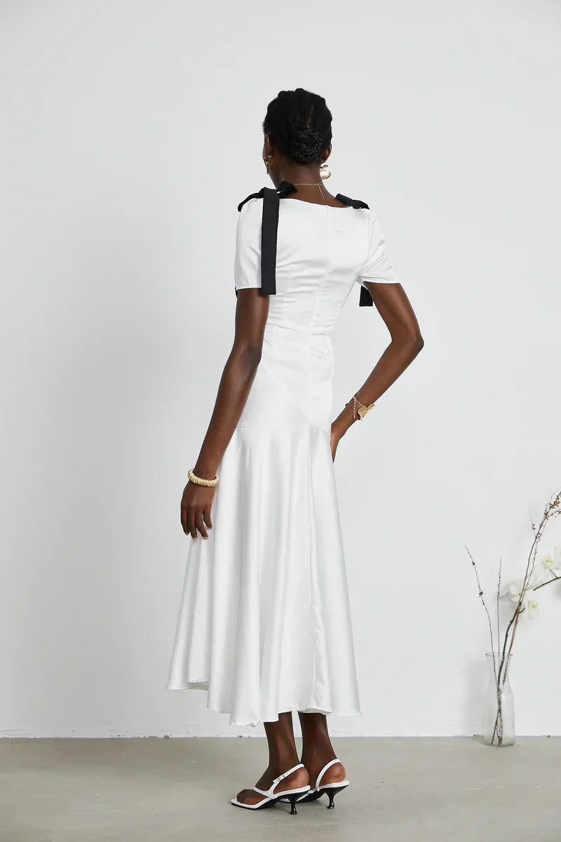 Vestido Longo Elegante  Laços e Decote em V