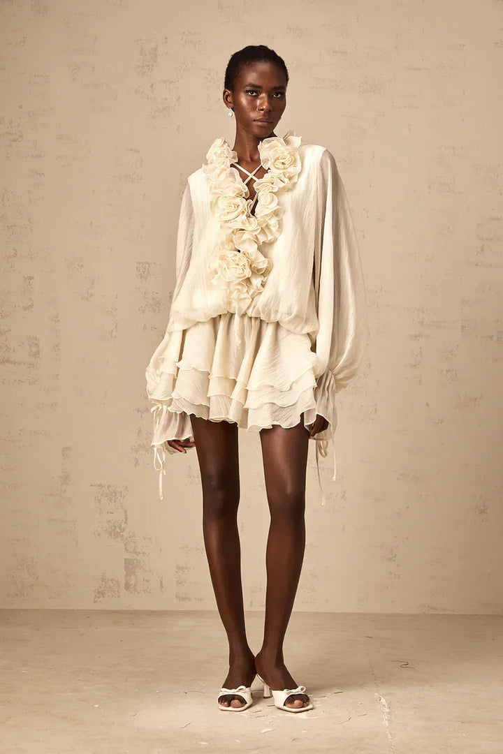 Vestido Flores em 3D, Decote em V e Detalhes em Babados