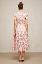 Vestido Elegante Bordado Floral, Renda Vazada e Corte em A