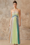 Vestido Contraste de Cores e Silhueta Alongada