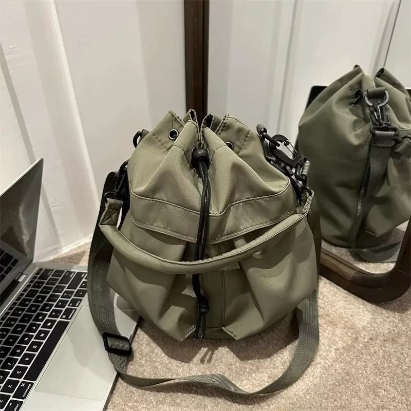 Bolsa Feminina de Nylon Bruna