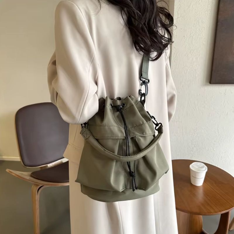 Bolsa Feminina de Nylon Bruna