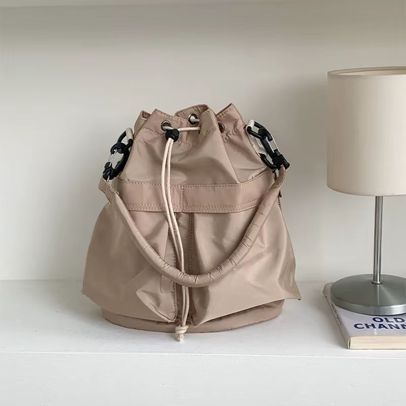 Bolsa Feminina de Nylon Bruna