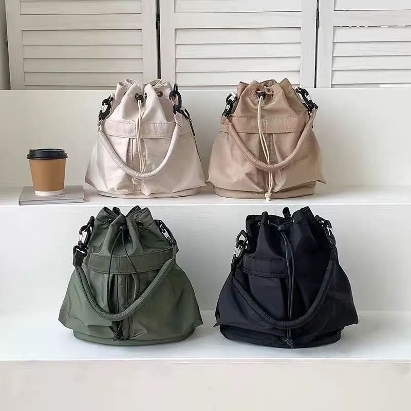 Bolsa Feminina de Nylon Bruna