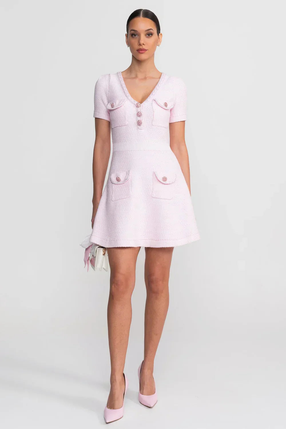 Vestido Trico com Acabamento em Pedraria e Modelagem Evasê