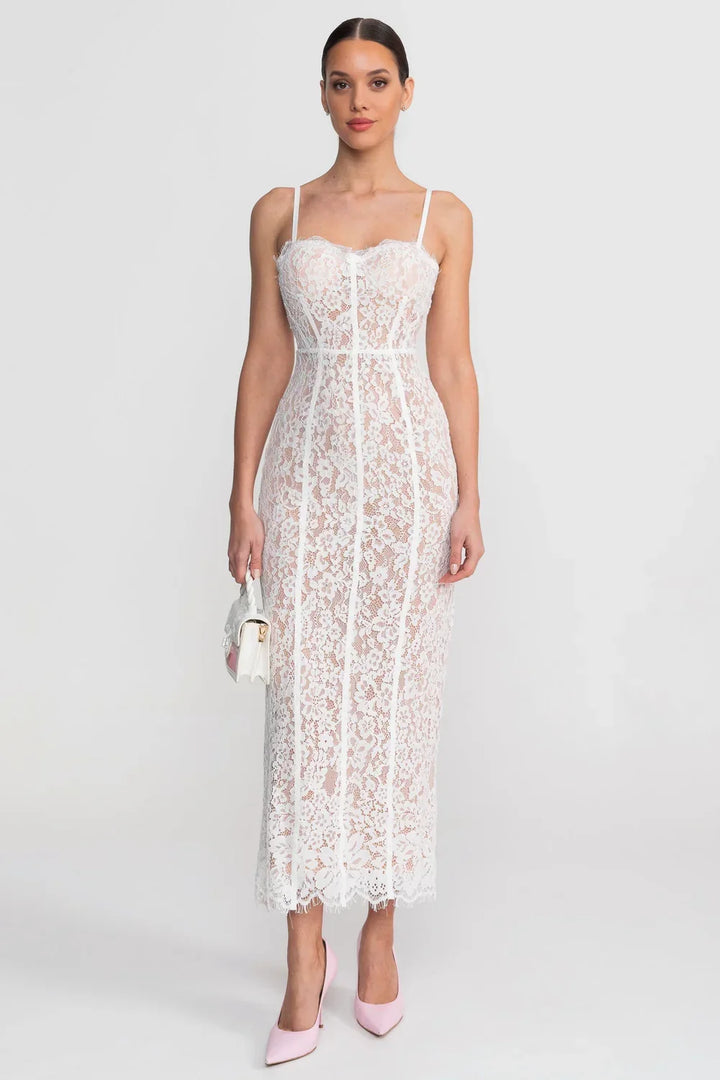 Vestido Longo Escultural com Decote Quadrado e Renda Nobre