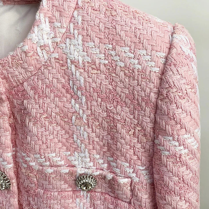 Blazer Curto de Tweed Rosa: Elegância em Tons Pastéis e Acabamento de Luxo