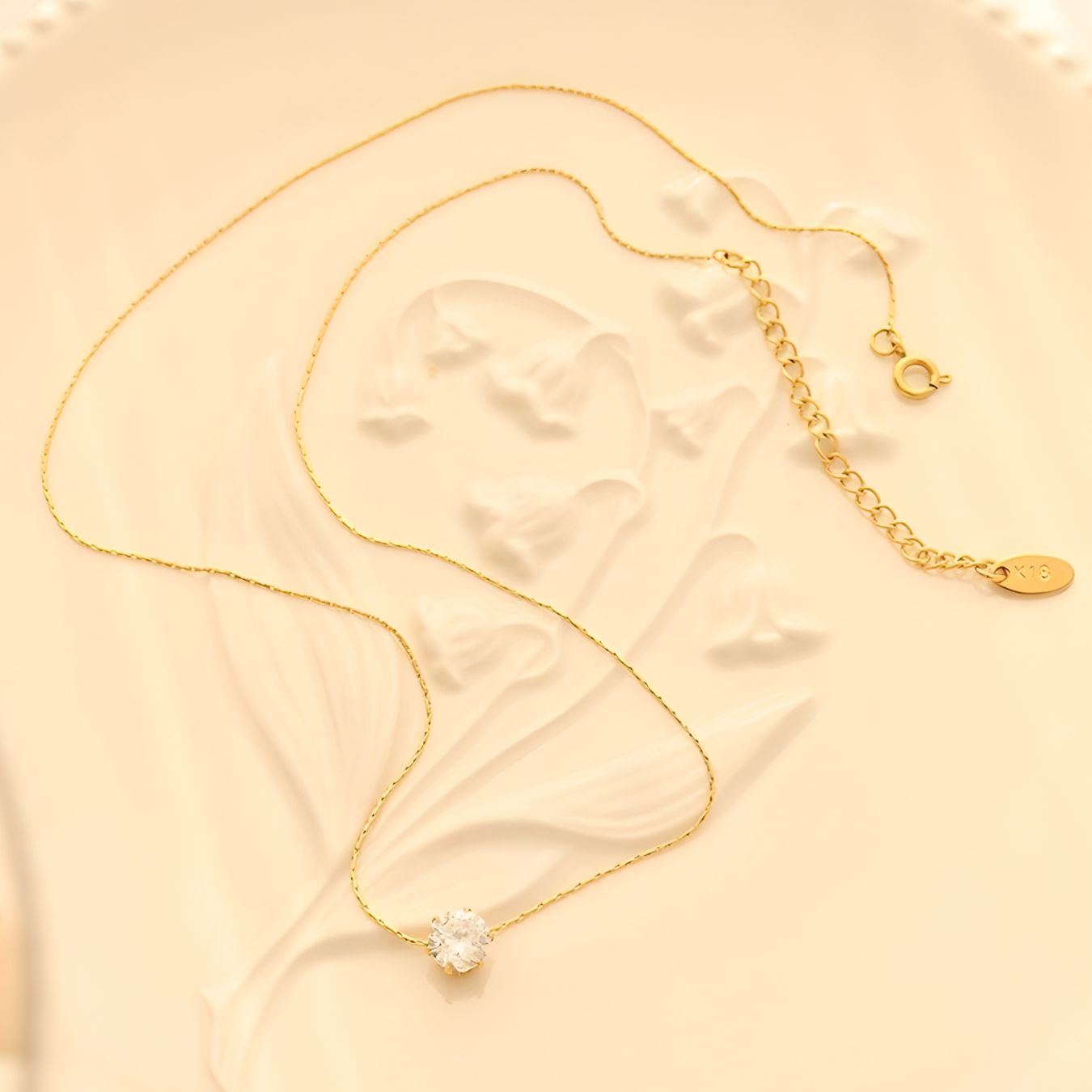 Colar com Ponto de Luz em Zircônia Solitaire Glow Banhado a Ouro