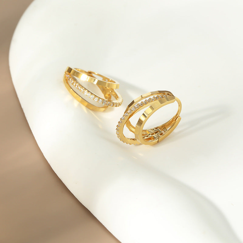 Brinco com Zircônias Incrustadas Prata 925 Banhada a Ouro 18K