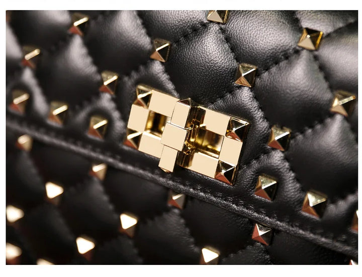 Bolsas Pelica Couro de cabra Tachas: Luxo e Elegância