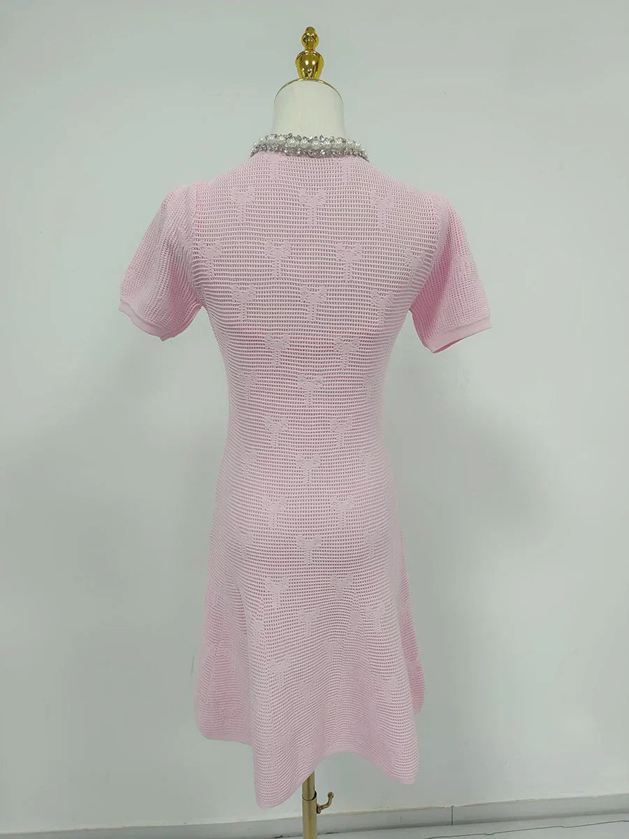 Vestido de Duas Peças em Tricô Vazado com Detalhes em Cristais e Pérolas