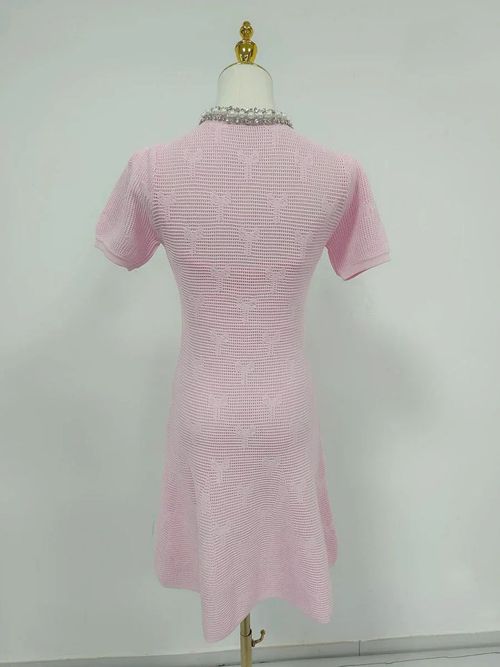 Vestido de Duas Peças em Tricô Vazado com Detalhes em Cristais e Pérolas