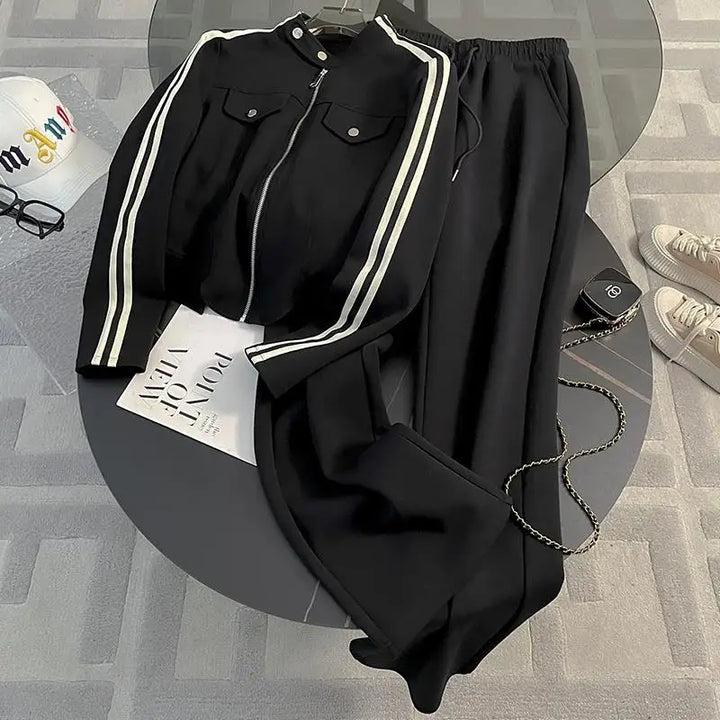 Conjunto Esportivo com Jaqueta Listrada e Calça Pantalona