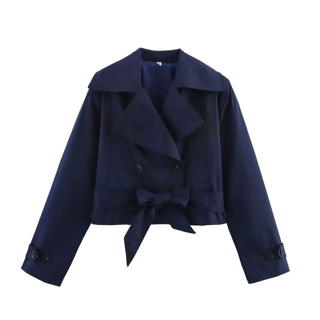Casaco Escultural Estilo Trench Coat com Abotoamento Cruzado e Cinto