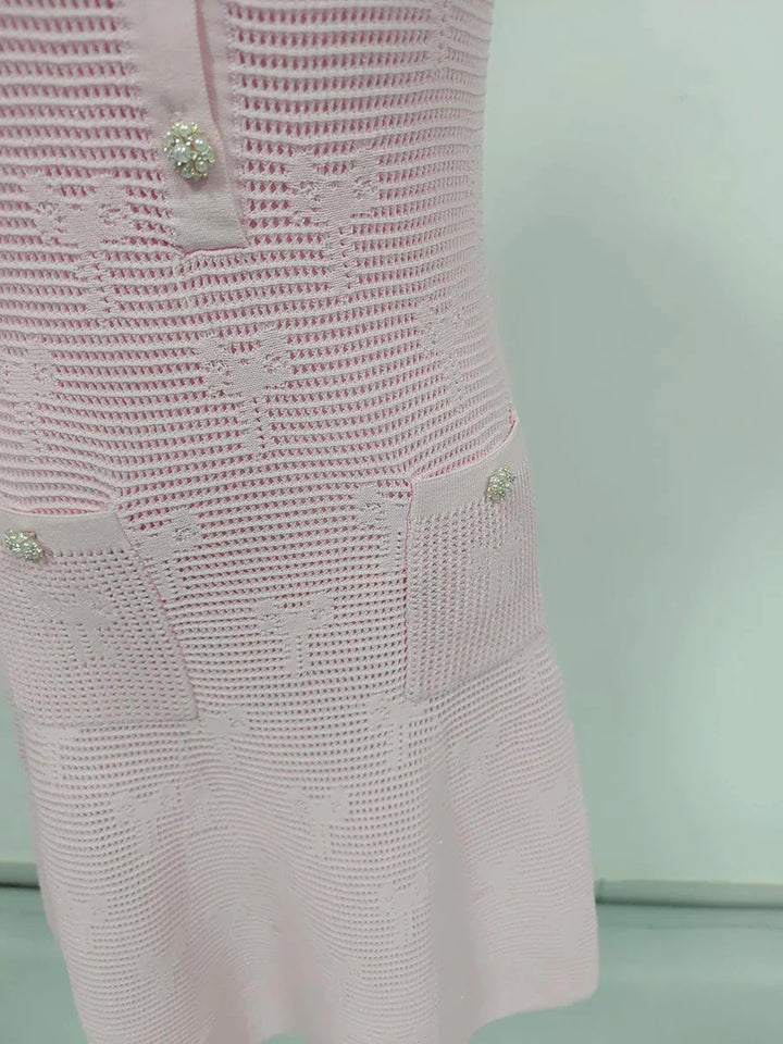 Vestido de Duas Peças em Tricô Vazado com Detalhes em Cristais e Pérolas