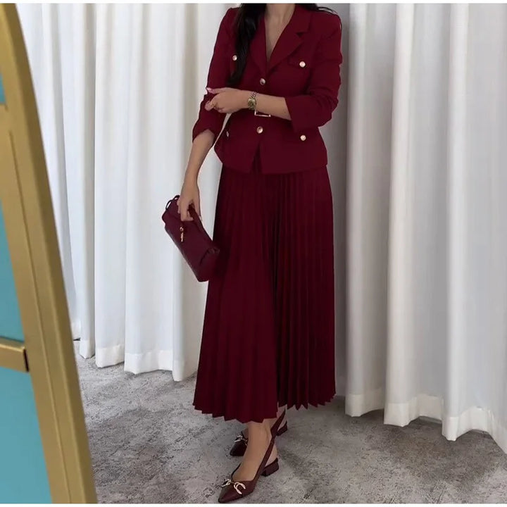 Conjunto Elegante com Casaco Alongado e Saia Plissada – Sofisticação em Dois Tempos