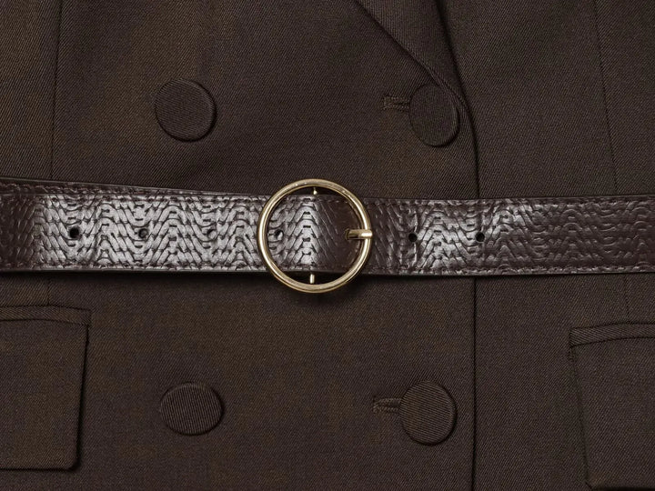 Conjunto Contemporâneo Sem Mangas com Cinto e Calça de Alfaiataria