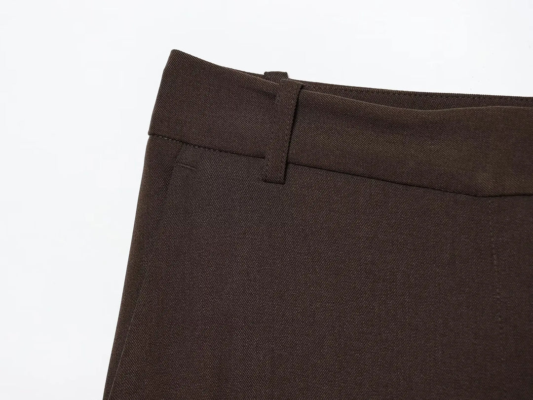 Conjunto Contemporâneo Sem Mangas com Cinto e Calça de Alfaiataria