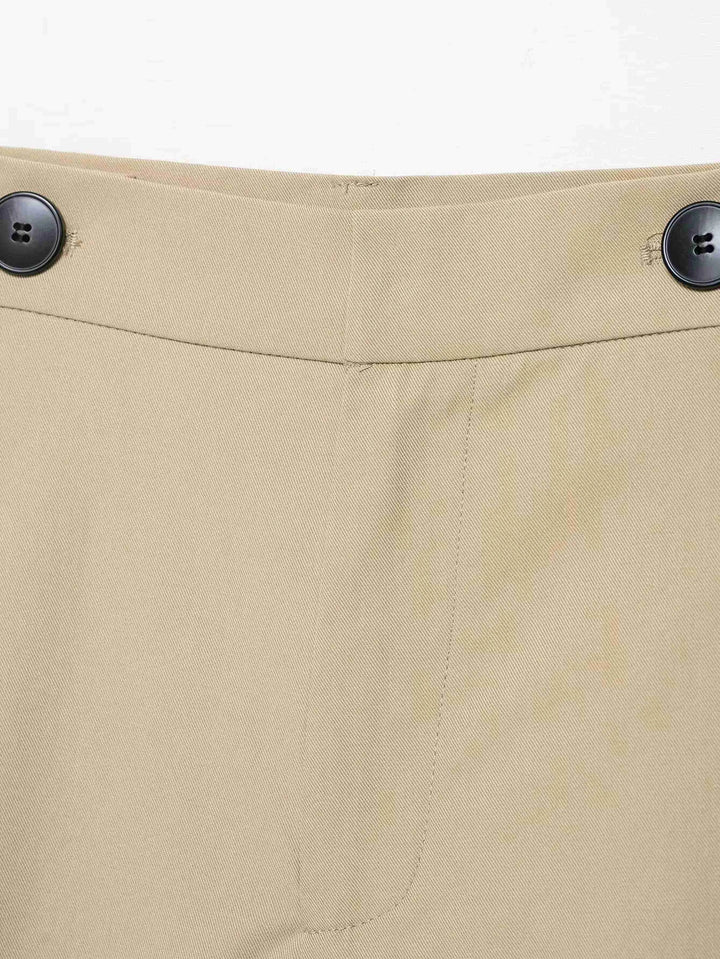 Conjunto Streetwear Elegante: Casaco Estruturado com Cinto e Shorts de Alfaiataria