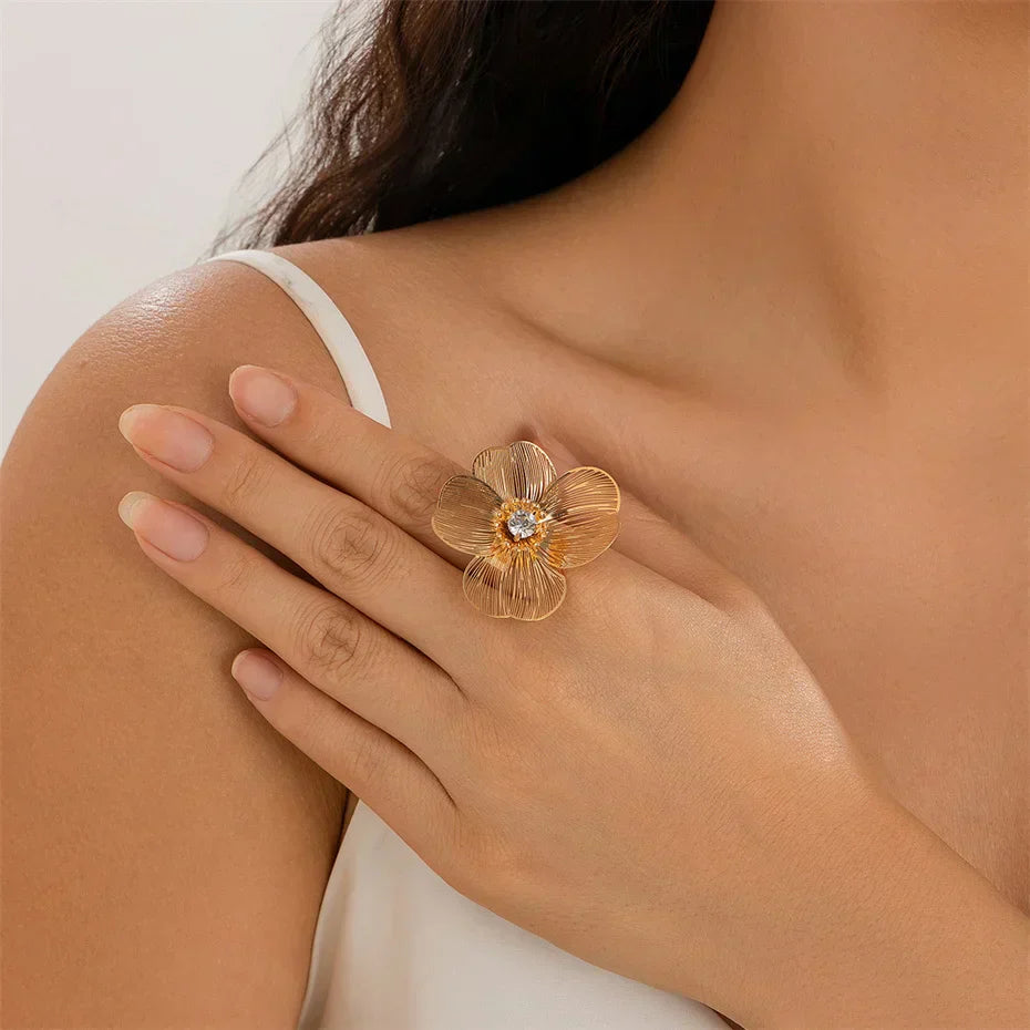 Anel Elegante de Folha de Ginkgo e Flor - Anel Retro Dourado para Dedos