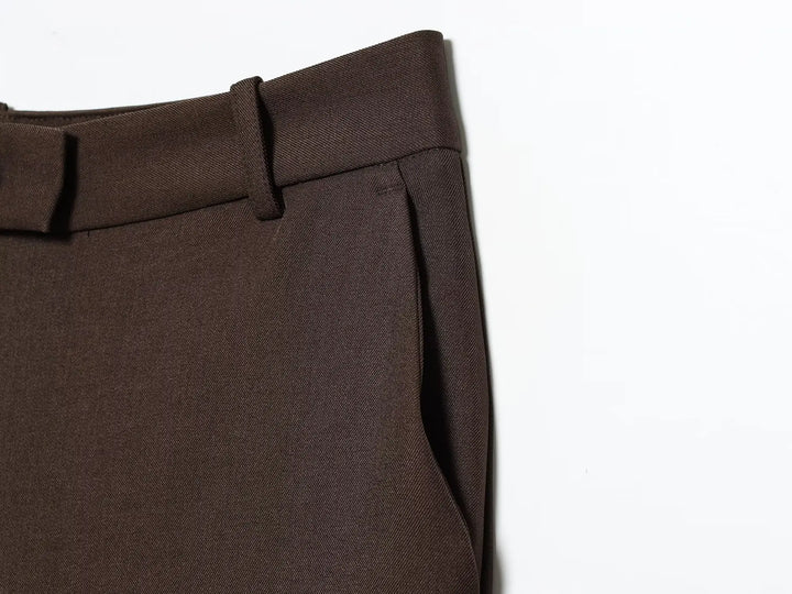 Conjunto Contemporâneo Sem Mangas com Cinto e Calça de Alfaiataria