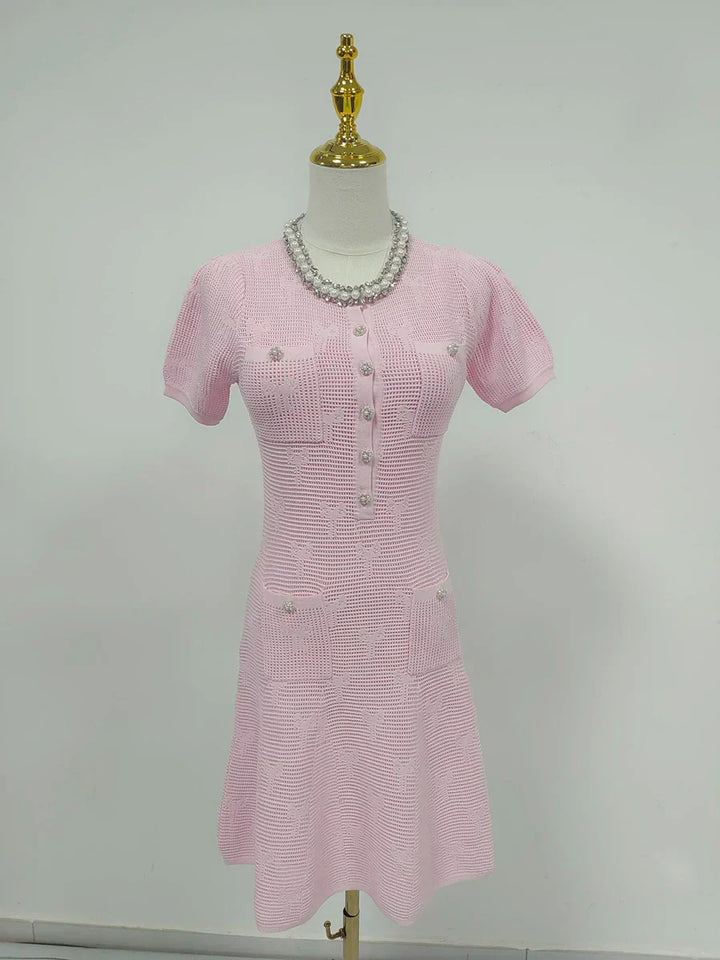 Vestido de Duas Peças em Tricô Vazado com Detalhes em Cristais e Pérolas