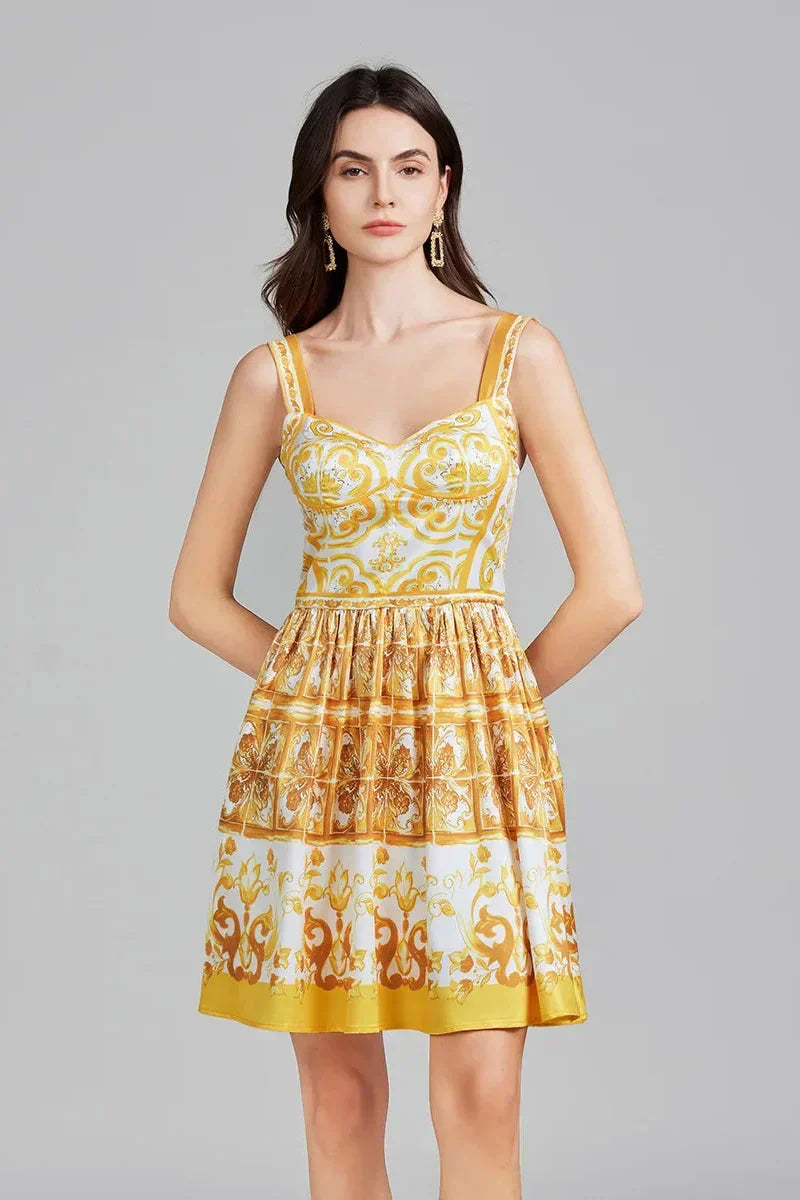 Vestido Curto Estampa Dolce – Decote em V, Linha A e Estilo Atemporal