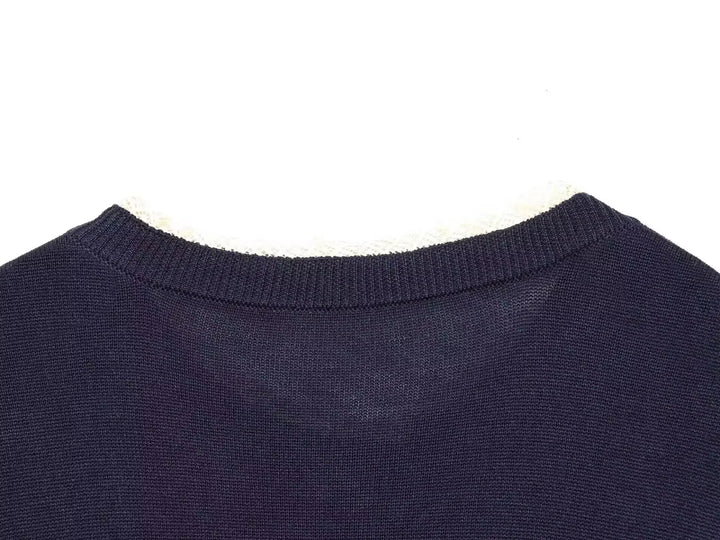 Casaco de Malha Fina com Acabamento em Renda – Estilo Clássico