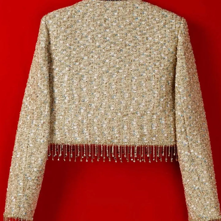 Blazer Curto Dourado em Alfaiataria de Tweed – Elegância e Autoridade