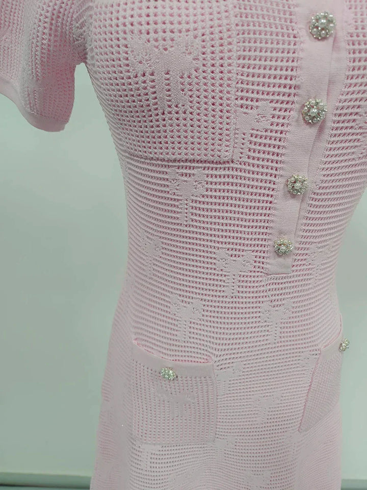 Vestido de Duas Peças em Tricô Vazado com Detalhes em Cristais e Pérolas