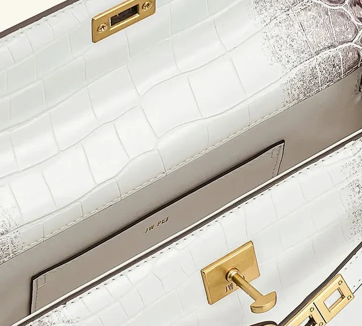 Bolsa Estruturada em Textura Croco com Alça Dupla Funcional