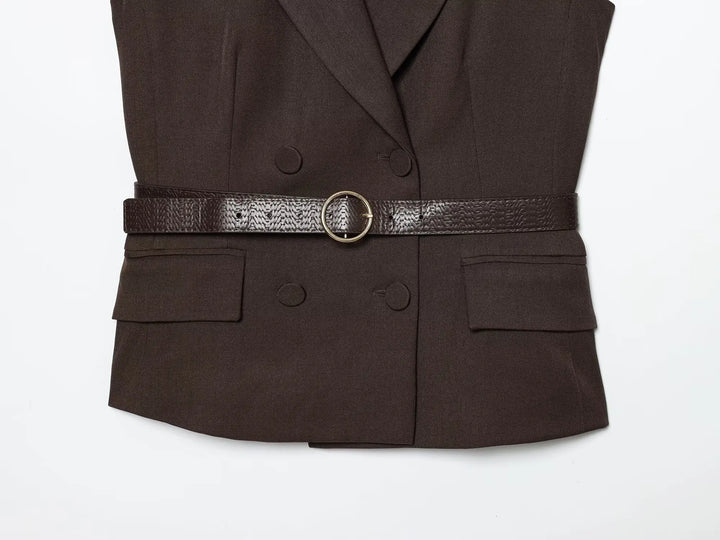 Conjunto Contemporâneo Sem Mangas com Cinto e Calça de Alfaiataria