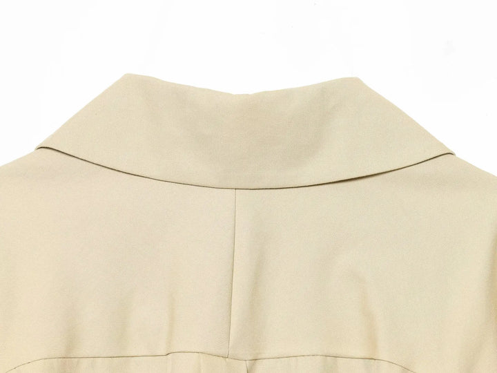 Jaqueta Estilo Bomber com Detalhes Plissados e Abotoamento Simples