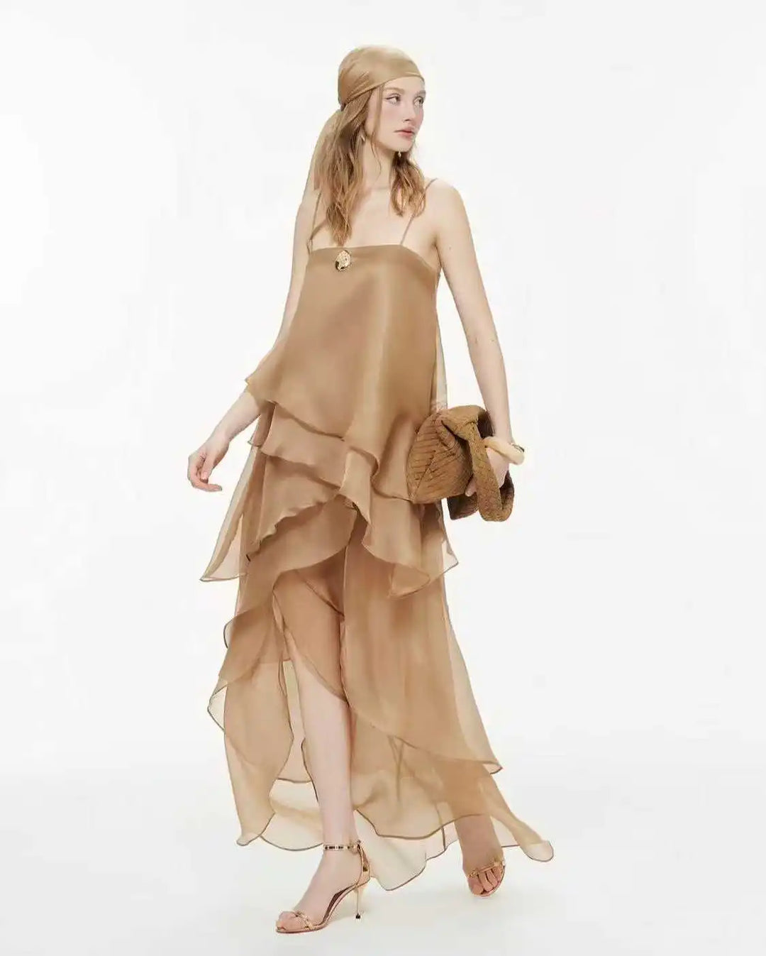 Vestido Longo em Cetim com Babados em Camadas
