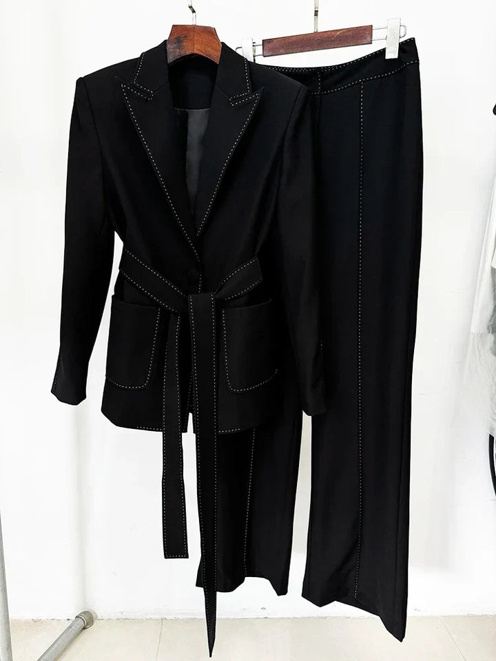 Conjunto de Alfaiataria: Blazer Acinturado com Cinto e Calça Reta