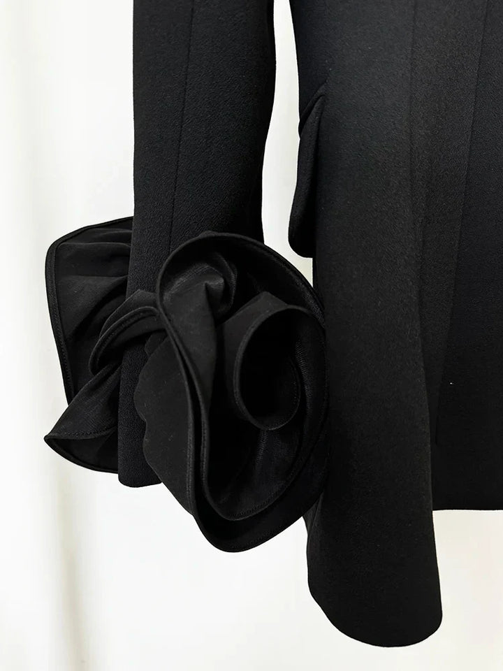 Blazer com Aplicações de Flores e Abotoamento Duplo: Elegância Estruturada