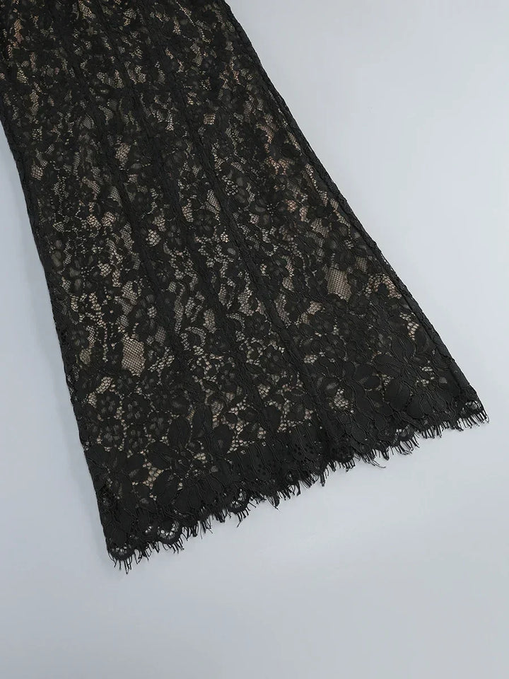 Vestido Longo Escultural com Decote Quadrado e Renda Nobre