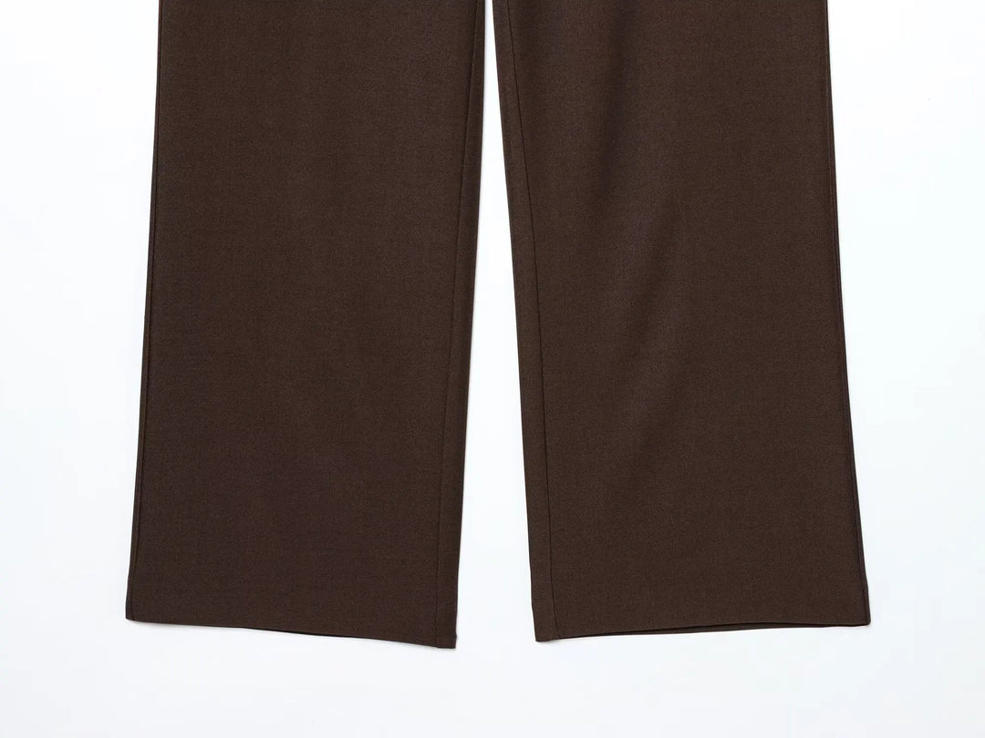 Conjunto Contemporâneo Sem Mangas com Cinto e Calça de Alfaiataria