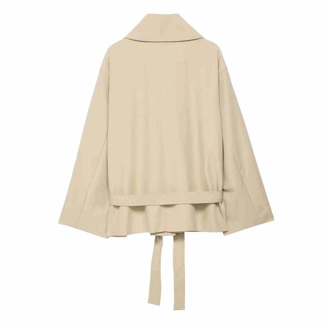Conjunto Streetwear Elegante: Casaco Estruturado com Cinto e Shorts de Alfaiataria