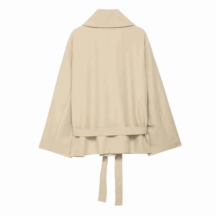 Conjunto Streetwear Elegante: Casaco Estruturado com Cinto e Shorts de Alfaiataria