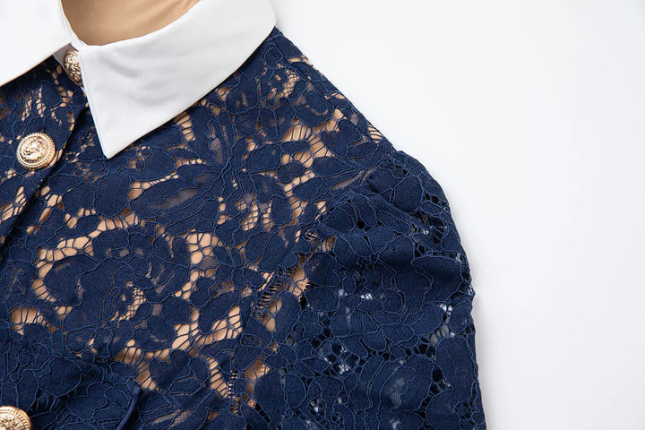 Vestido de Renda Luxo – Bordado Elegante, Botões Metalizados e Fenda Lateral
