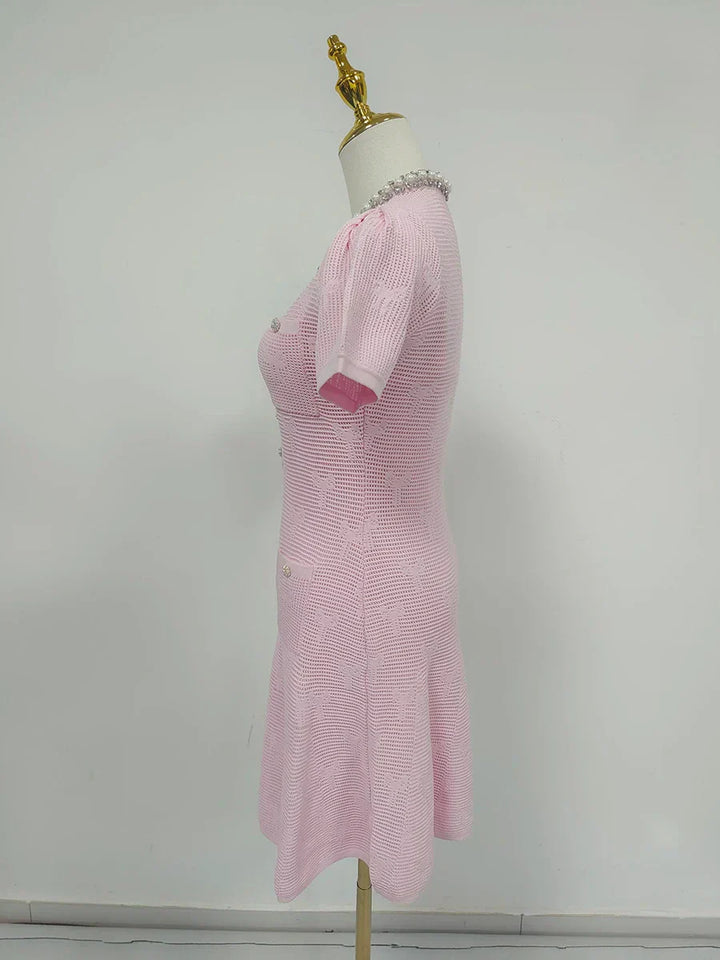 Vestido de Duas Peças em Tricô Vazado com Detalhes em Cristais e Pérolas