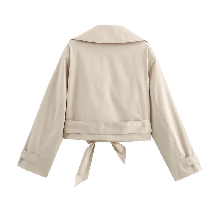 Casaco Escultural Estilo Trench Coat com Abotoamento Cruzado e Cinto