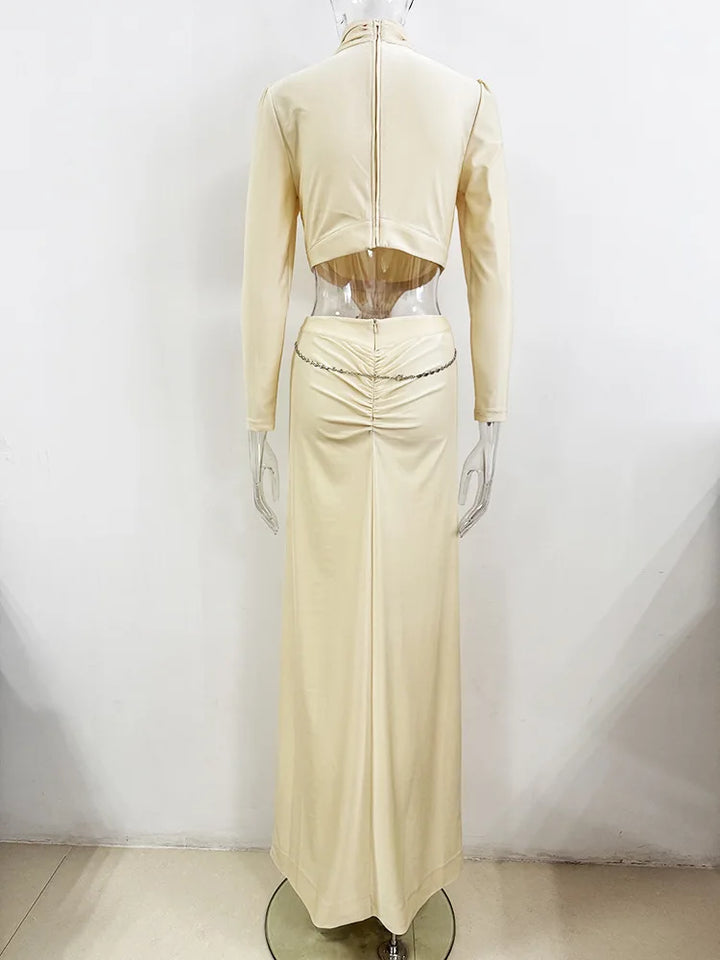 Vestido Longo Detalhes Vazados com Aplicação de Pedrarias e Brilhantes