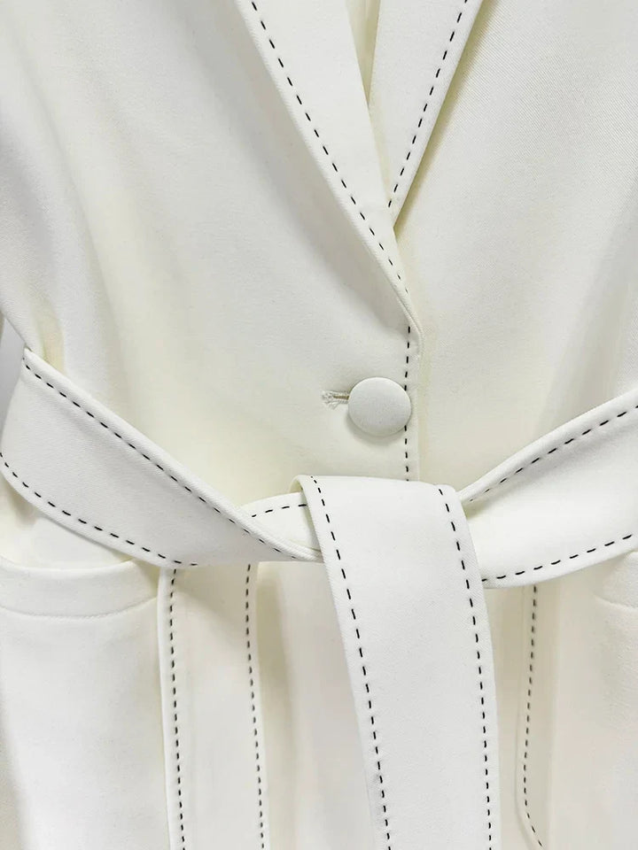 Conjunto de Alfaiataria: Blazer Acinturado com Cinto e Calça Reta