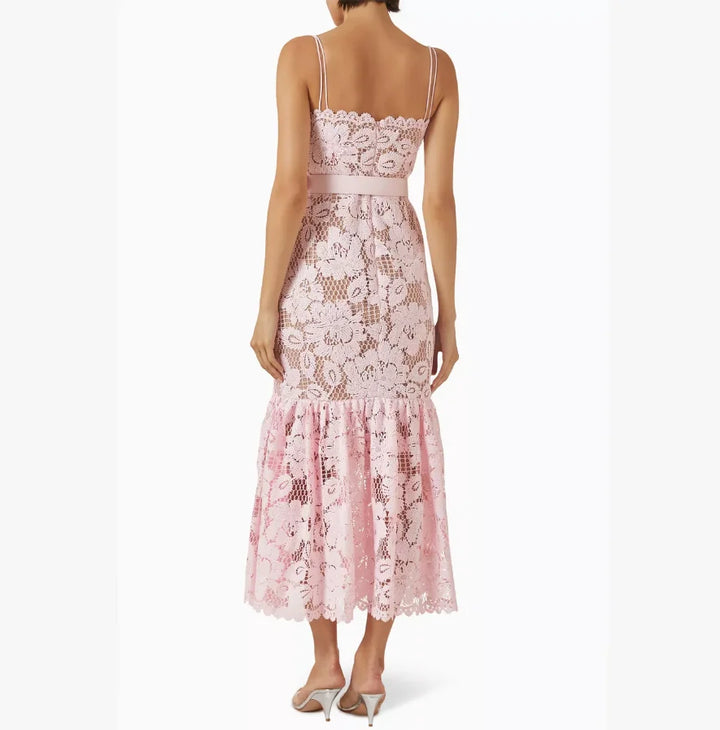 Vestido Longo Sereia em Renda com Recortes Vazados e Alças Delicadas