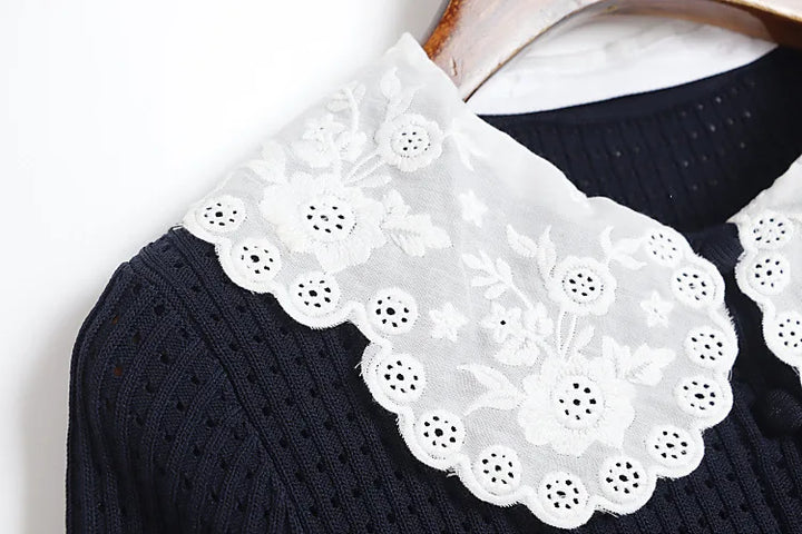 Vestido Mini de Luxo com Detalhes em Renda, Mangas Longas e Saia de Volume