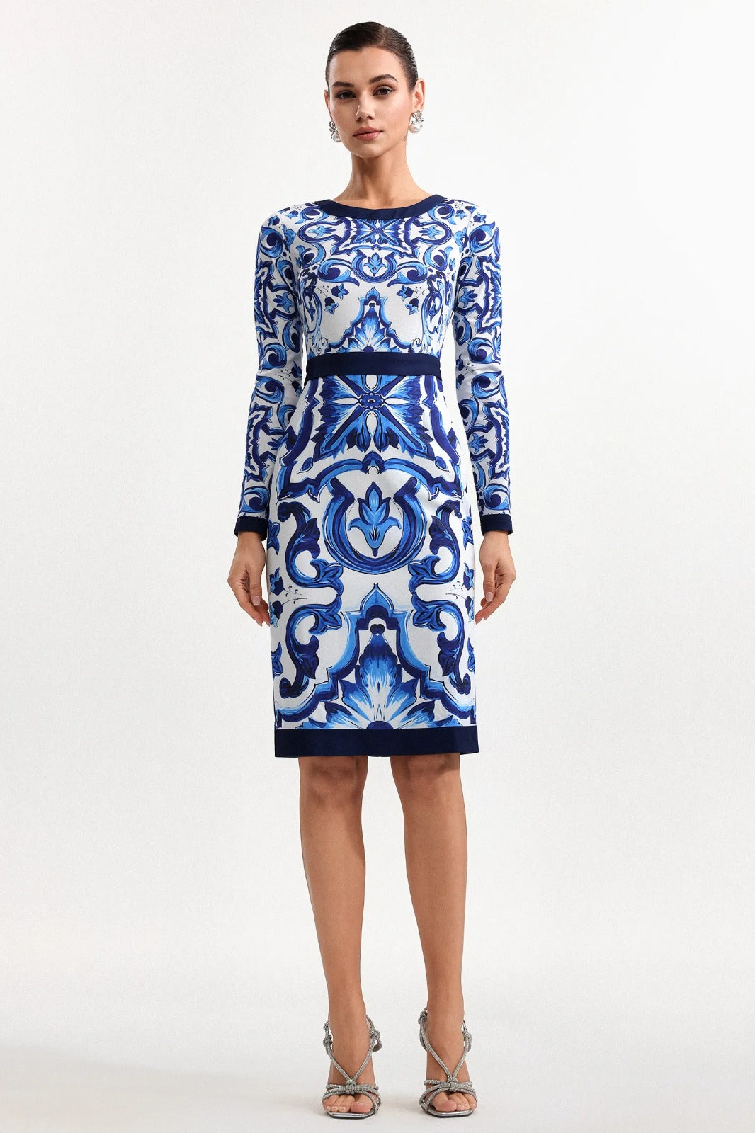 Vestido Dolce Midi de Cintura Alta com Estampa Exclusiva e Silhueta Esculpida